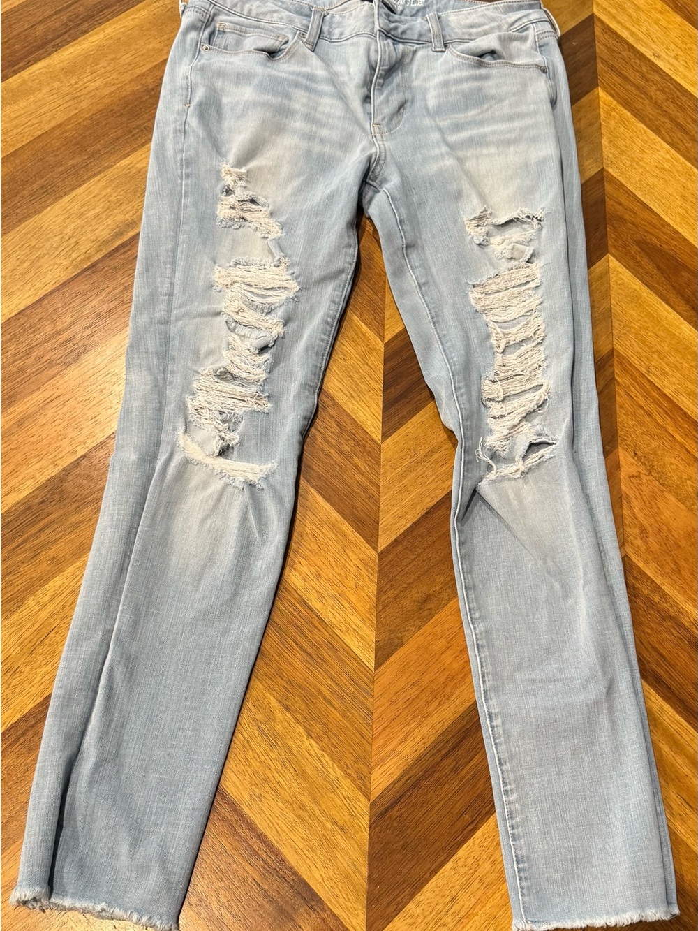 American Eagle Outfitters Light Wash Ripped Skinny Jeans